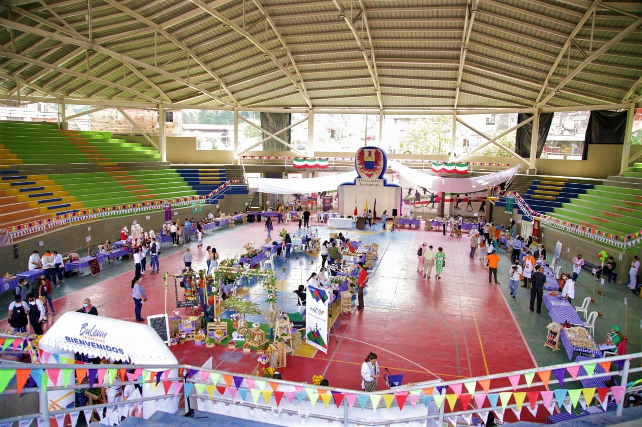 Mercados campesinos en Silvania promueven el emprendimiento y la reactivacion