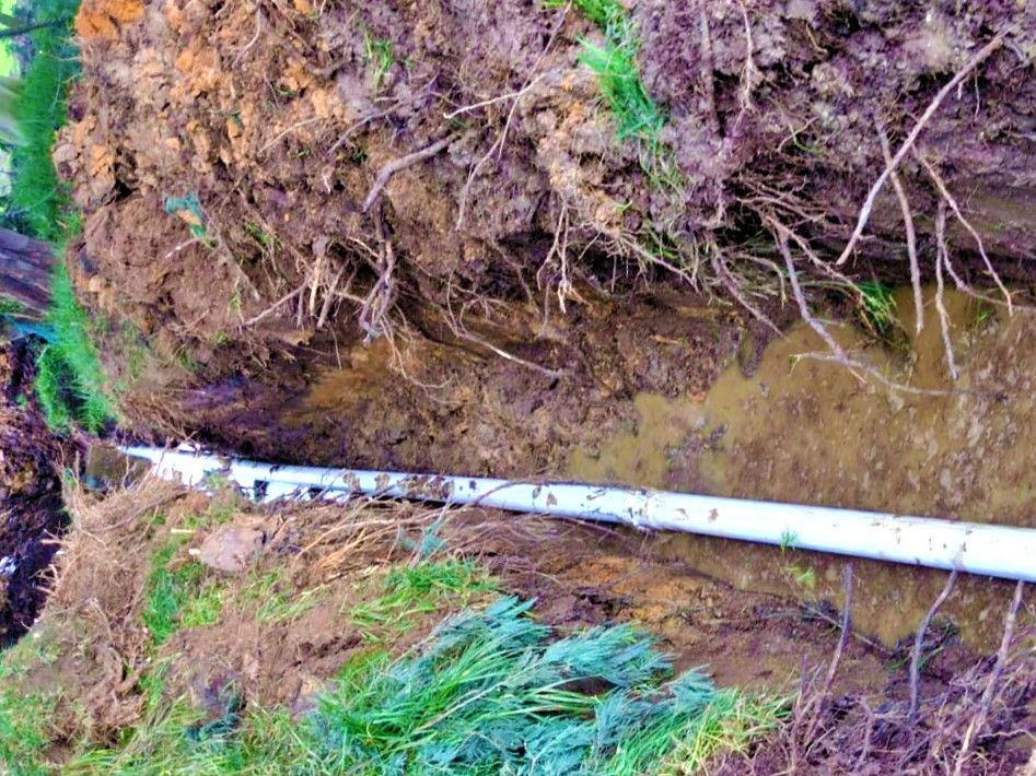 Reparacion oportuna de una tuberia averiada en un sector del norte de Zipaquira2