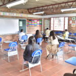 El 100 de estudiantes deberan volver a las aulas en el 2022