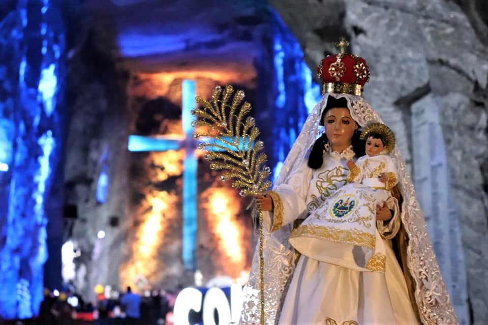 Entronizada en Catedral de Sal la Virgen Reina de La Paz patrona de El Salvador C.A