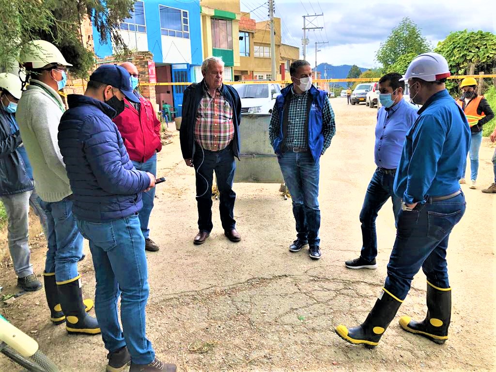 Personero de Zipaquira atiende llamado por los retrasos de obra en la via Barandillas La Fuente1