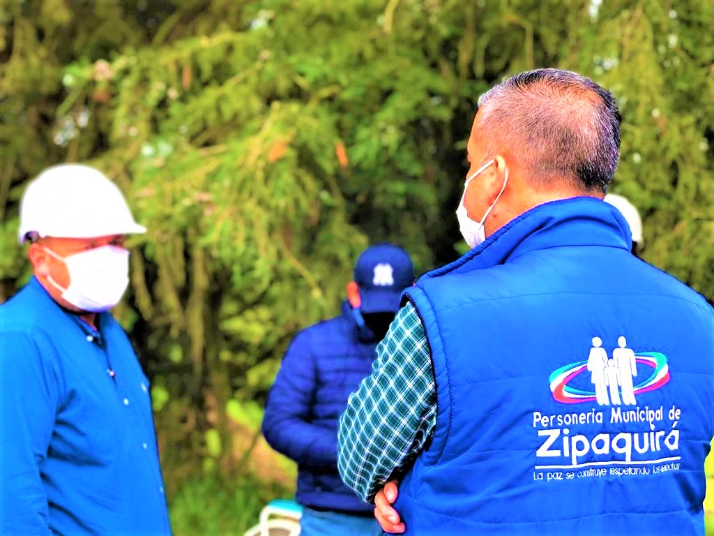 Personero de Zipaquira atiende llamado por los retrasos de obra en la via Barandillas La Fuente3