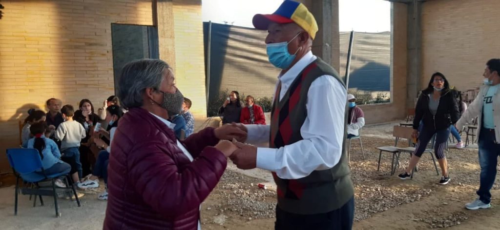 Un templo que crece en medio de bazares espiritualidad y la solidaridad de sus feligreses 5