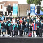 10.000 estudiantes de colegios publicos de Funza recibieron modernos uniformes2