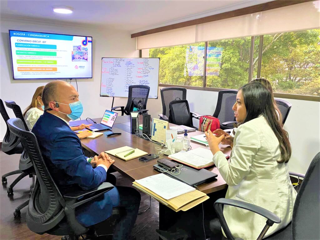 El Diputado Fabian Rojas y la directora del IDT en la articulacion turistica Bogota Region2