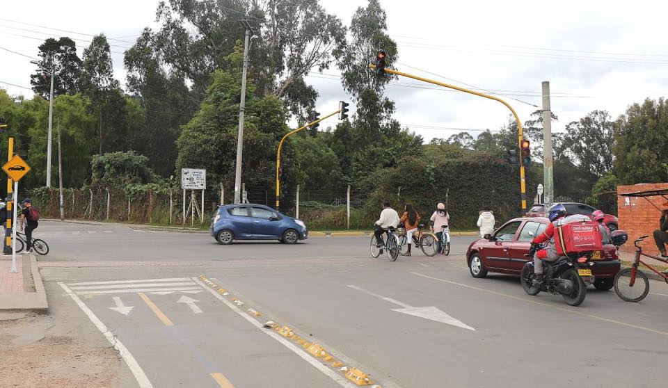 En Chia dotacion a 5 Juntas de Accion Comunal y construccion de nuevos andenes urbanos 2
