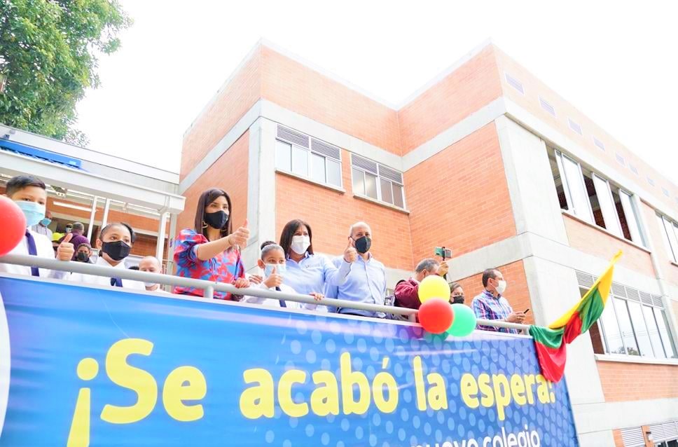 Se retoman clases presenciales en instituciones publicas del pais