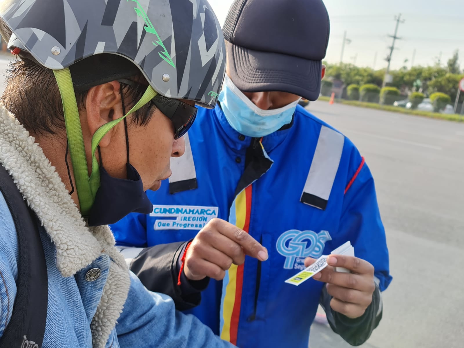 Cundinamarca lanza stickers salvavidas para bici usuarios 1