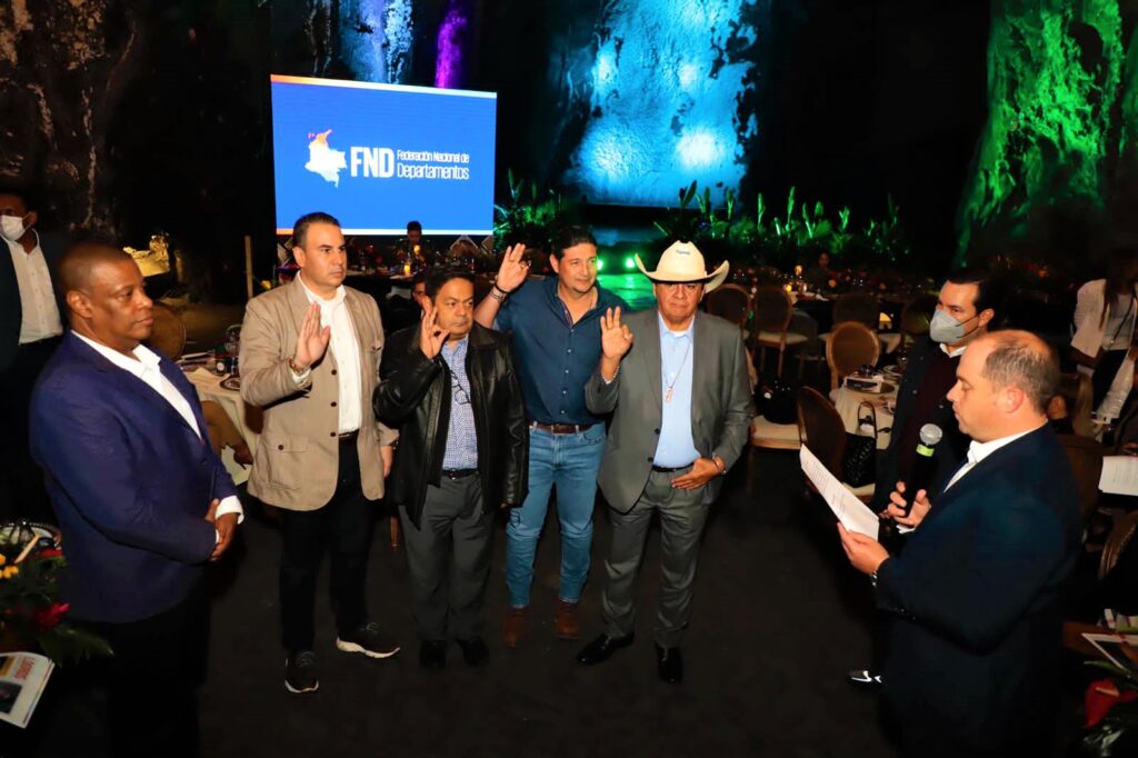 En Catedral de Sal gobernador de Sucre asumio la Presidencia de la FND2