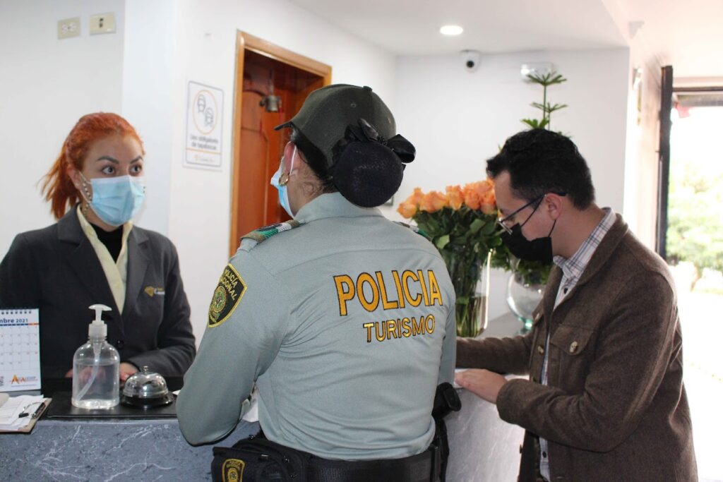 Zipaquira fortalece la Policia del Turismo Int 1