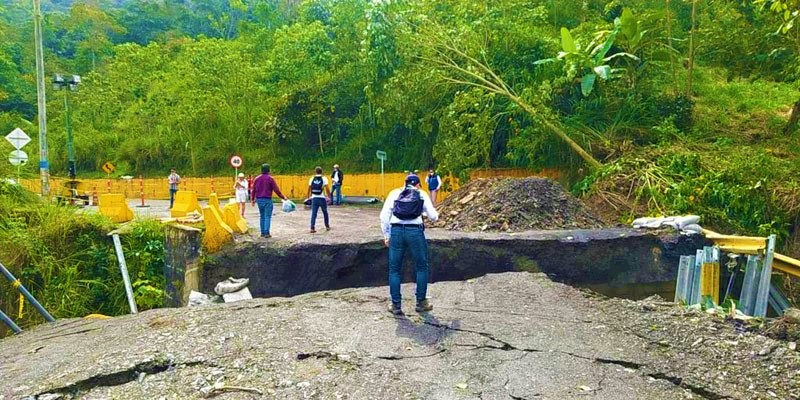 Ante emergencia entre el corredor Chuguacal Cambao se habilita via por Guayabal de Siquima