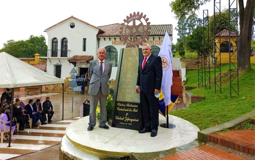 Clubes Rotarios develan obelisco restaurado a la entrada del Parque de La Sal
