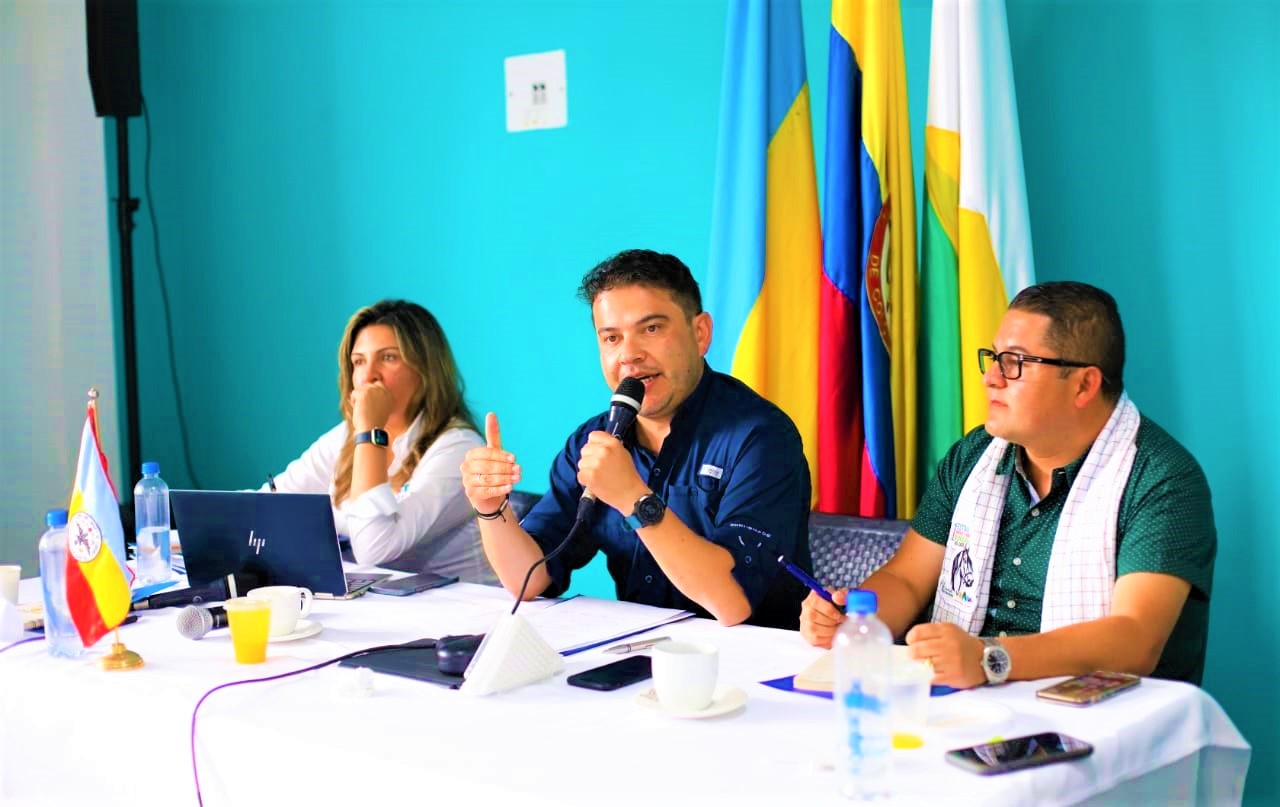 Via Troncal maquinaria amarilla y 24.000 millones en placahuella para provincia del Rionegro 1
