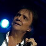 Roberto Carlos el hombre del millon de amigos vestido de azul