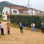 Alcaldesa de Guatavita socializo la obra de empedrado sobre la via en Villas del Milenio