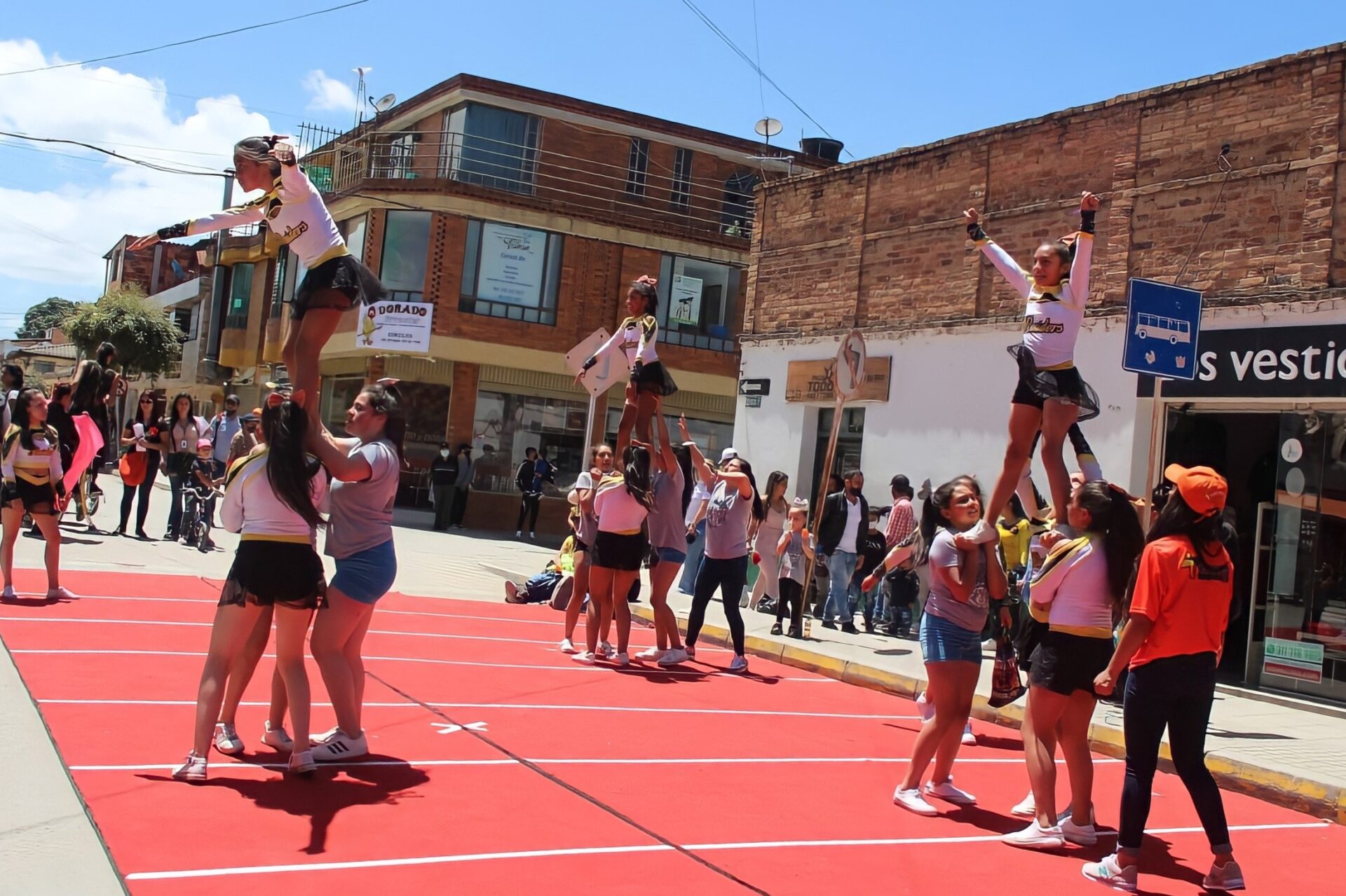 En todo un carnaval se convirtio el homenaje a las madres tocancipenas2