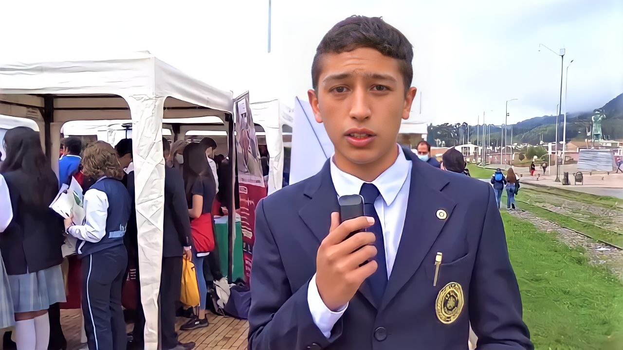 La educacion es ahora cientos de estudiantes asistieron a la Feria Universitaria de Zipaquira