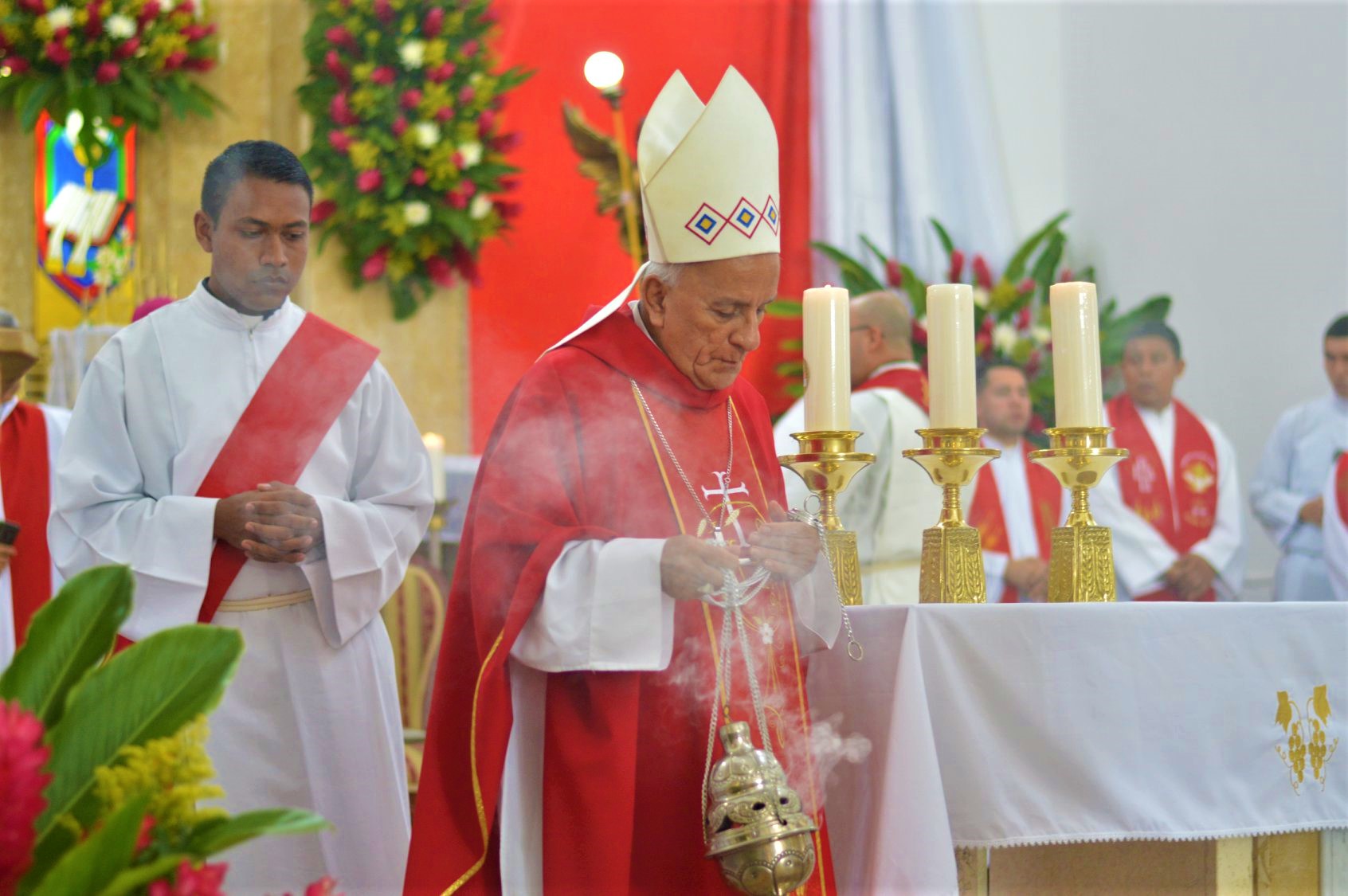 Monsenor Jorge Enrique Jimenez Carvajal nuevo Cardenal de Colombia