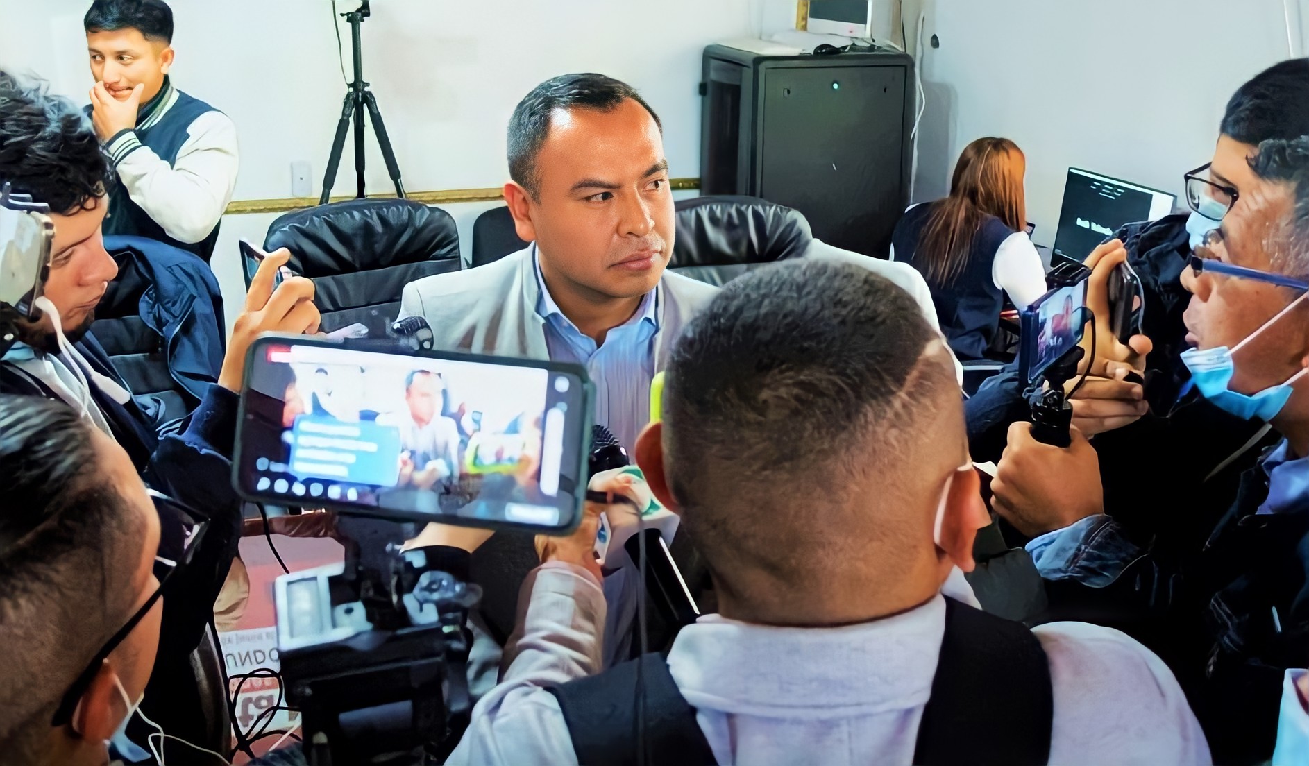 Renuncio el concejal de Soacha Camilo Nemocon