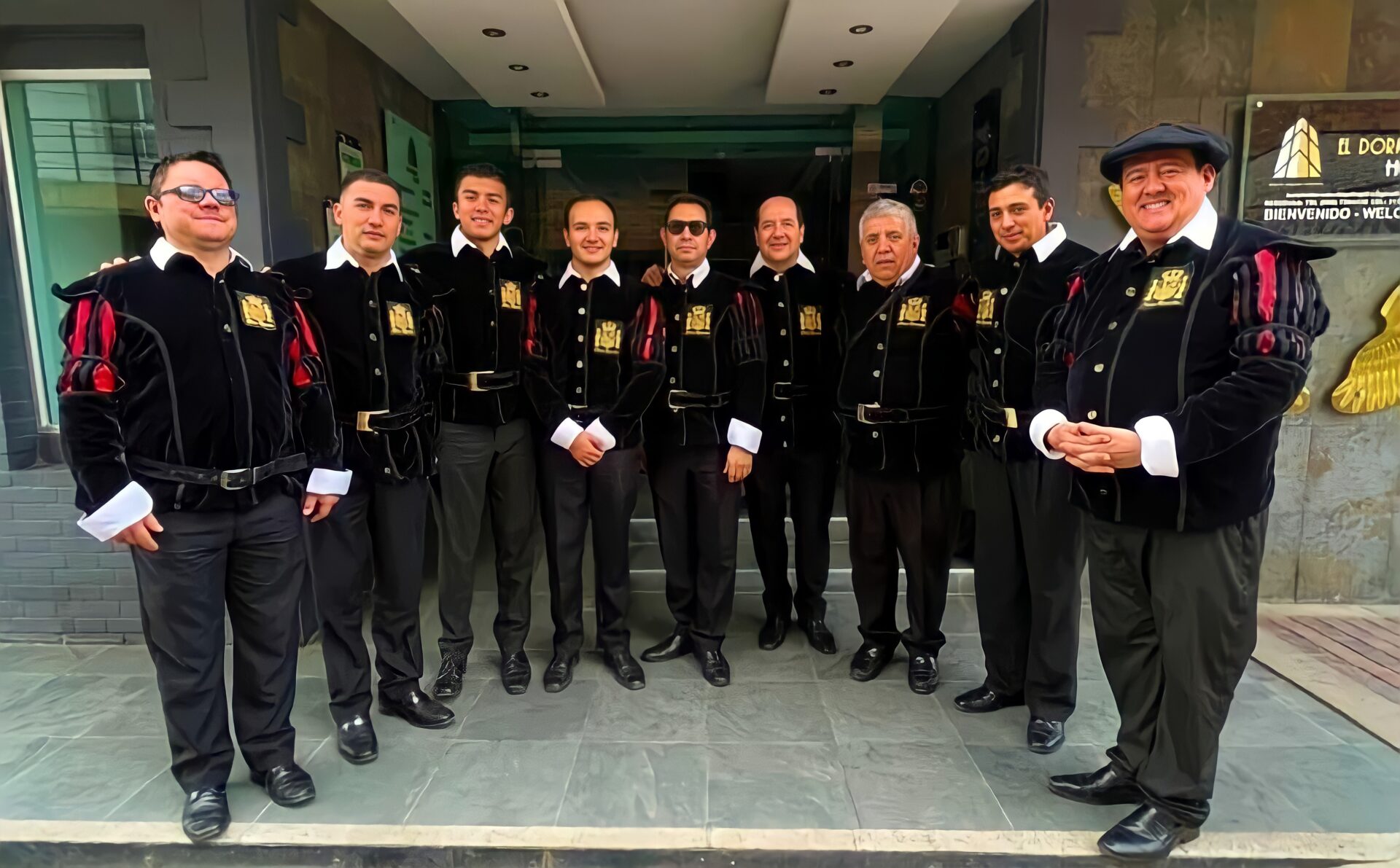 Tunos de Zipaquira integran la Tuna Espana en homenaje a la Virgen de Chiquinquira1