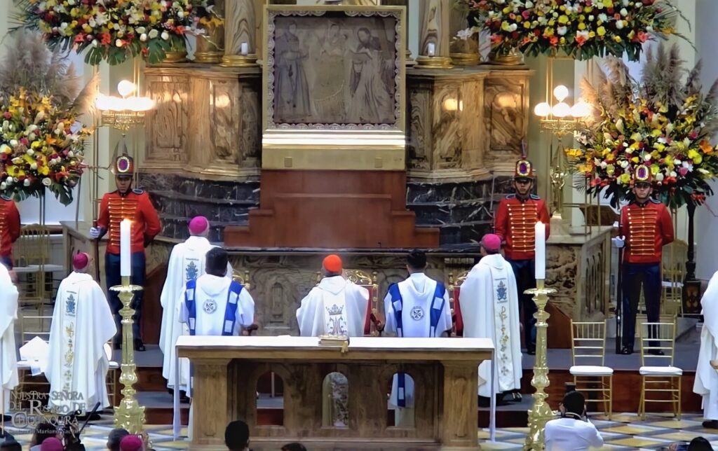 Tunos de Zipaquira integran la Tuna Espana en homenaje a la Virgen de Chiquinquira3