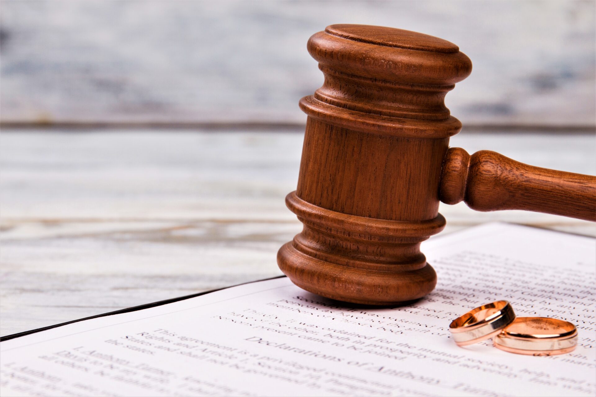 Ante conflictos por los efectos economicos del matrimonio y union de hecho