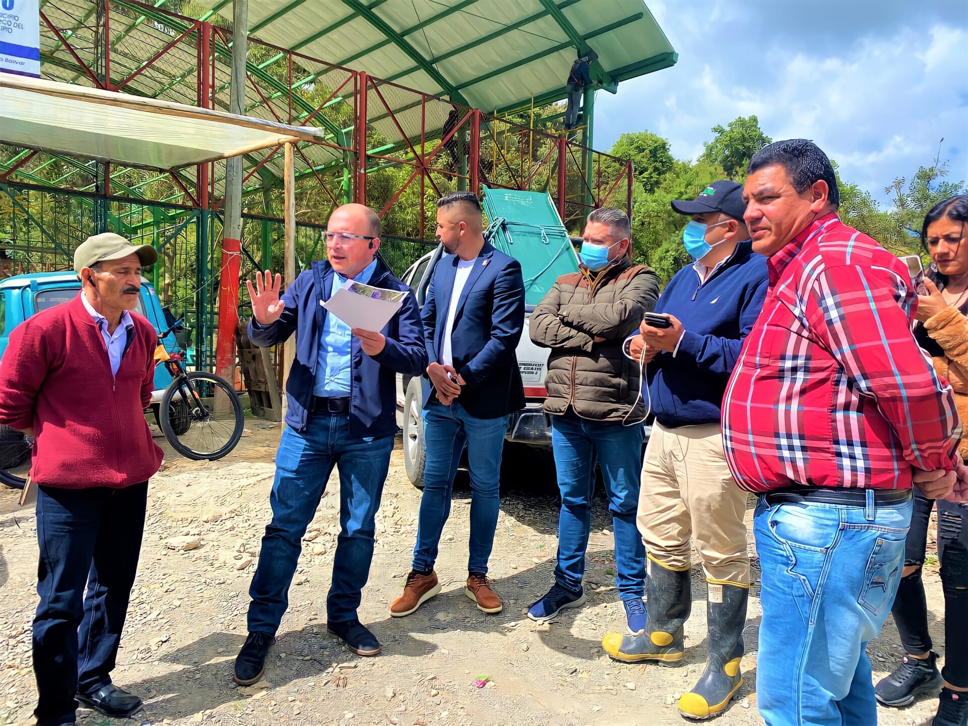 El diputado Fabian el presidente del Concejo y el gerente del IMCRDZ hicieron visita de obra al polideportivo Bolivar 83.2