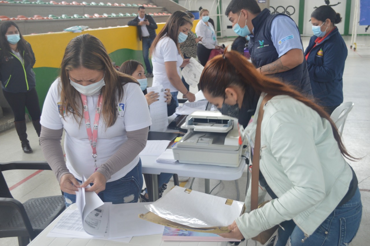 Inscripcion a Familias en Accion y entrega de donaciones en Chia