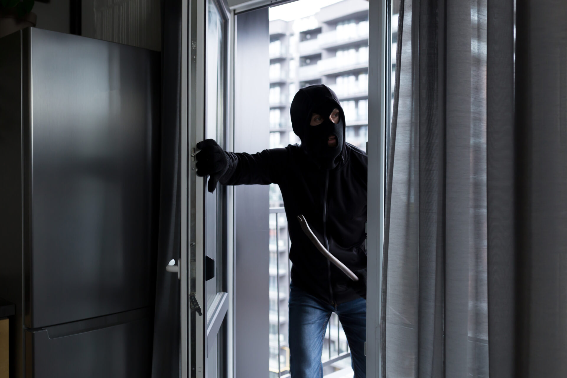 a male thief in a black mask enters the apartment 2022 08 01 23 18 05 utc