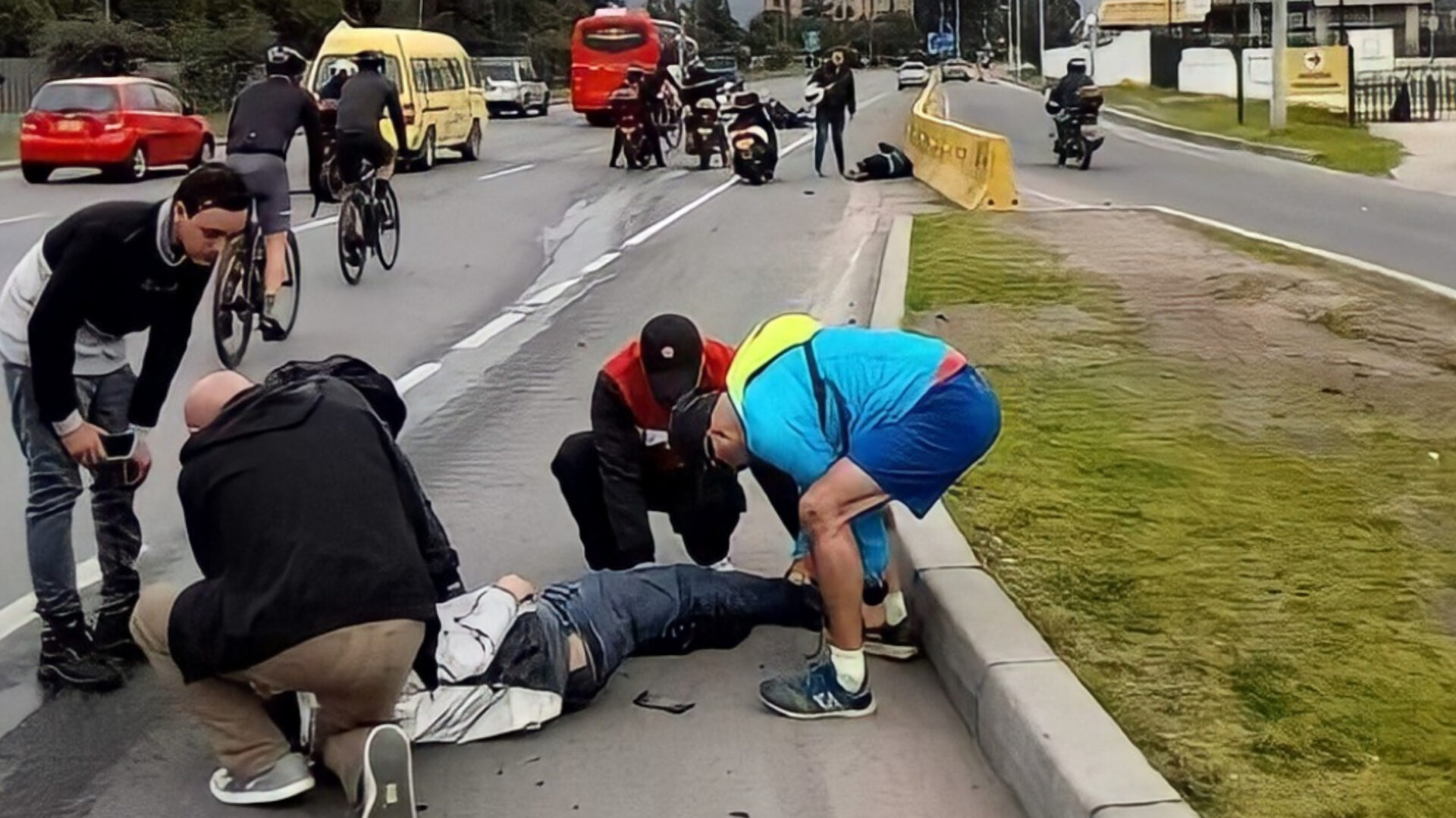 Se busca al conductor que arrollo personas en Chia 1