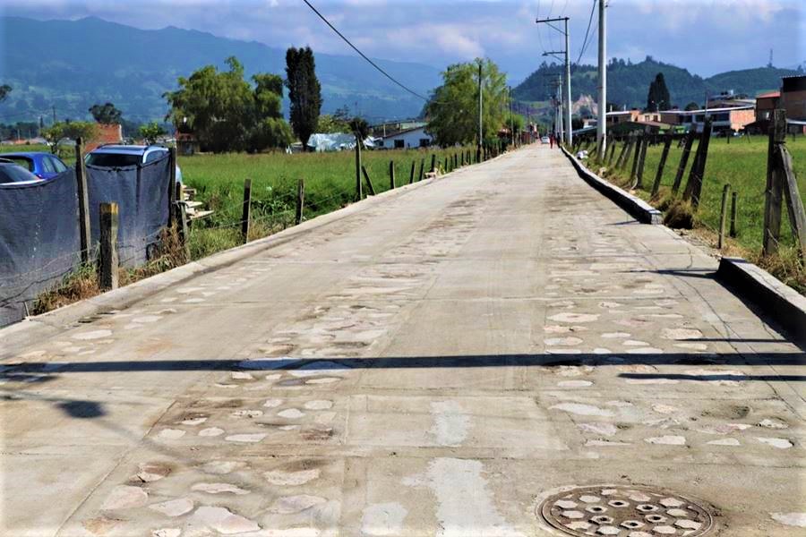 Se hizo entrega de una nueva placa huella en Zipaquira1