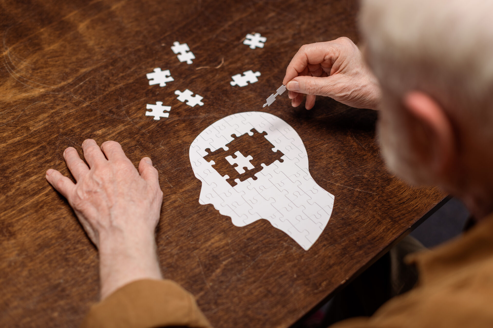 la enfermedad neurodegenerativa con la que tienen que convivir al menos 200 mil personas en Colombia