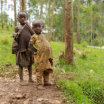 Racismo y discriminacion contra los ninos se extiende por todo el mundo