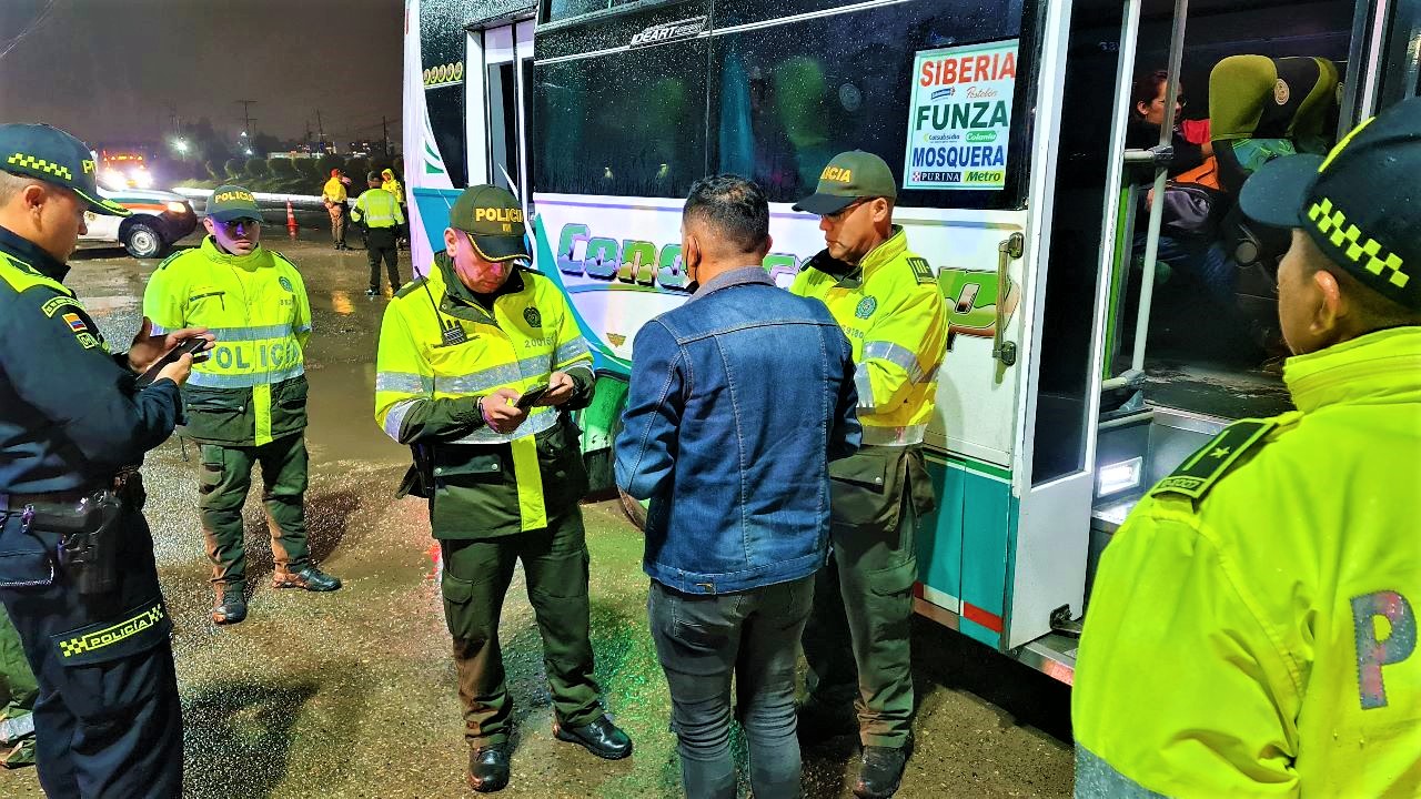 Cundinamarca adelanta operativo en transporte publico para seguridad de los pasajeros