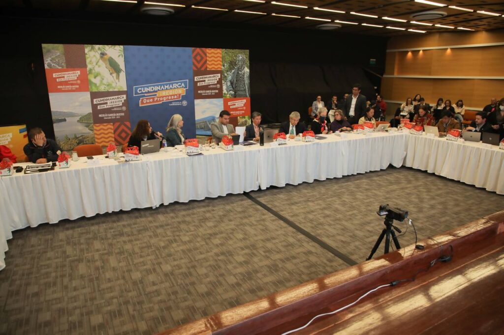 Distrito Gobernacion y Nacion realizaron primer consejo de Region Metropolitana2