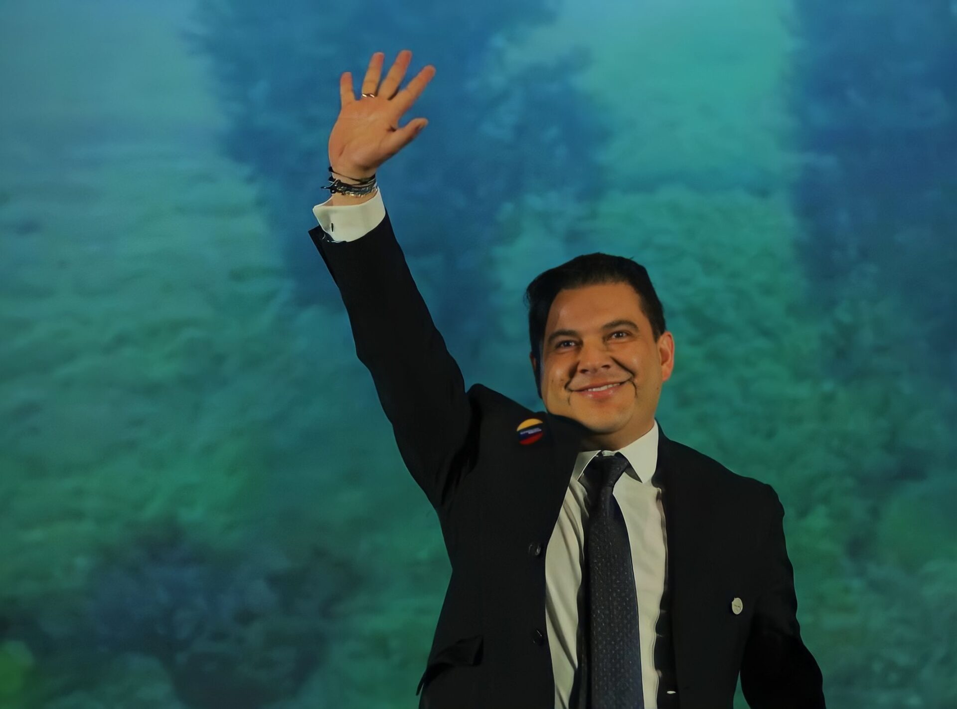 El gobernador Nicolas Garcia es el ganador del premio Superacion de la Pobreza