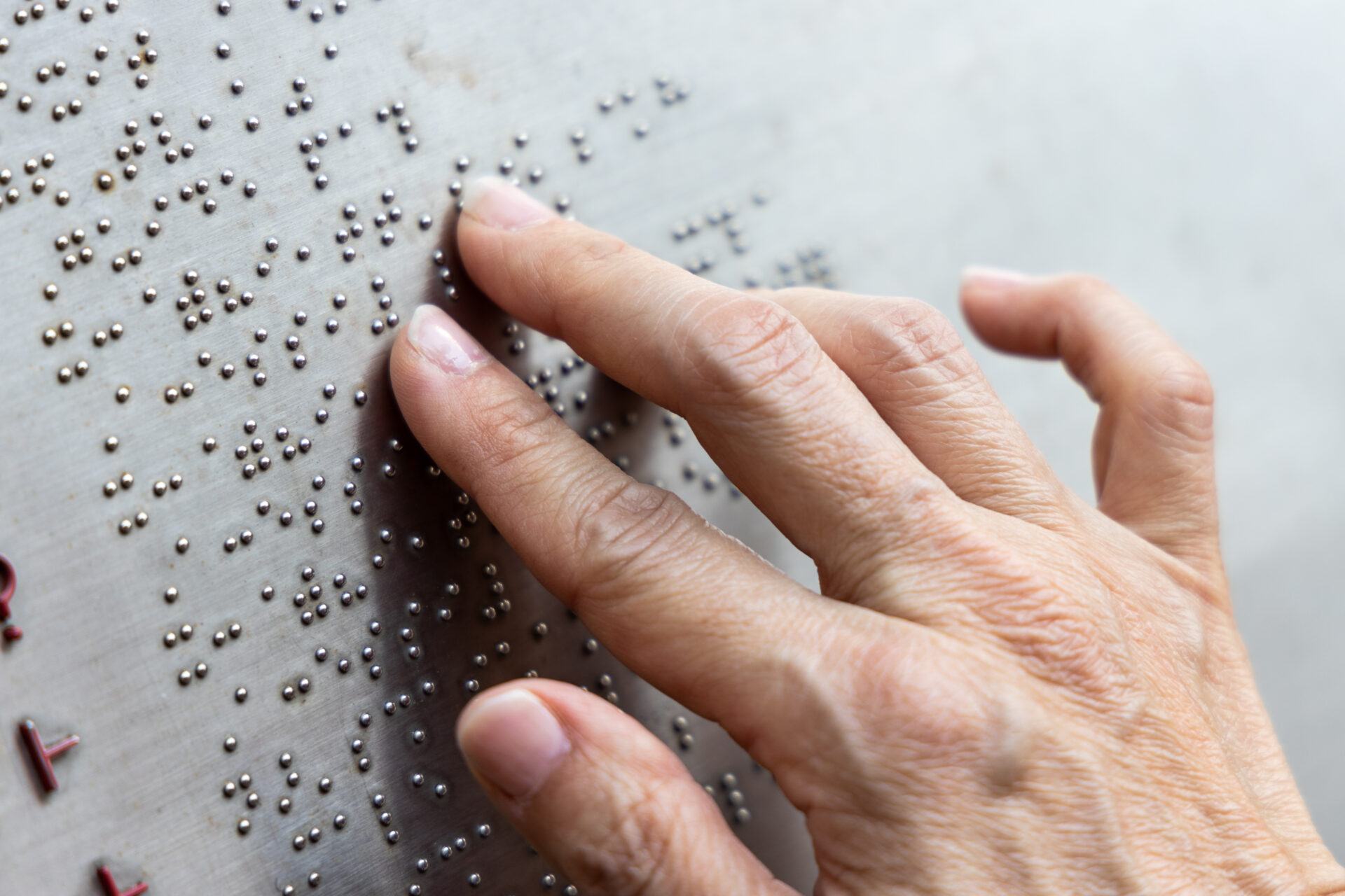 finger reading braille tactile on public park mess 2021 09 01 22 38 02 utc