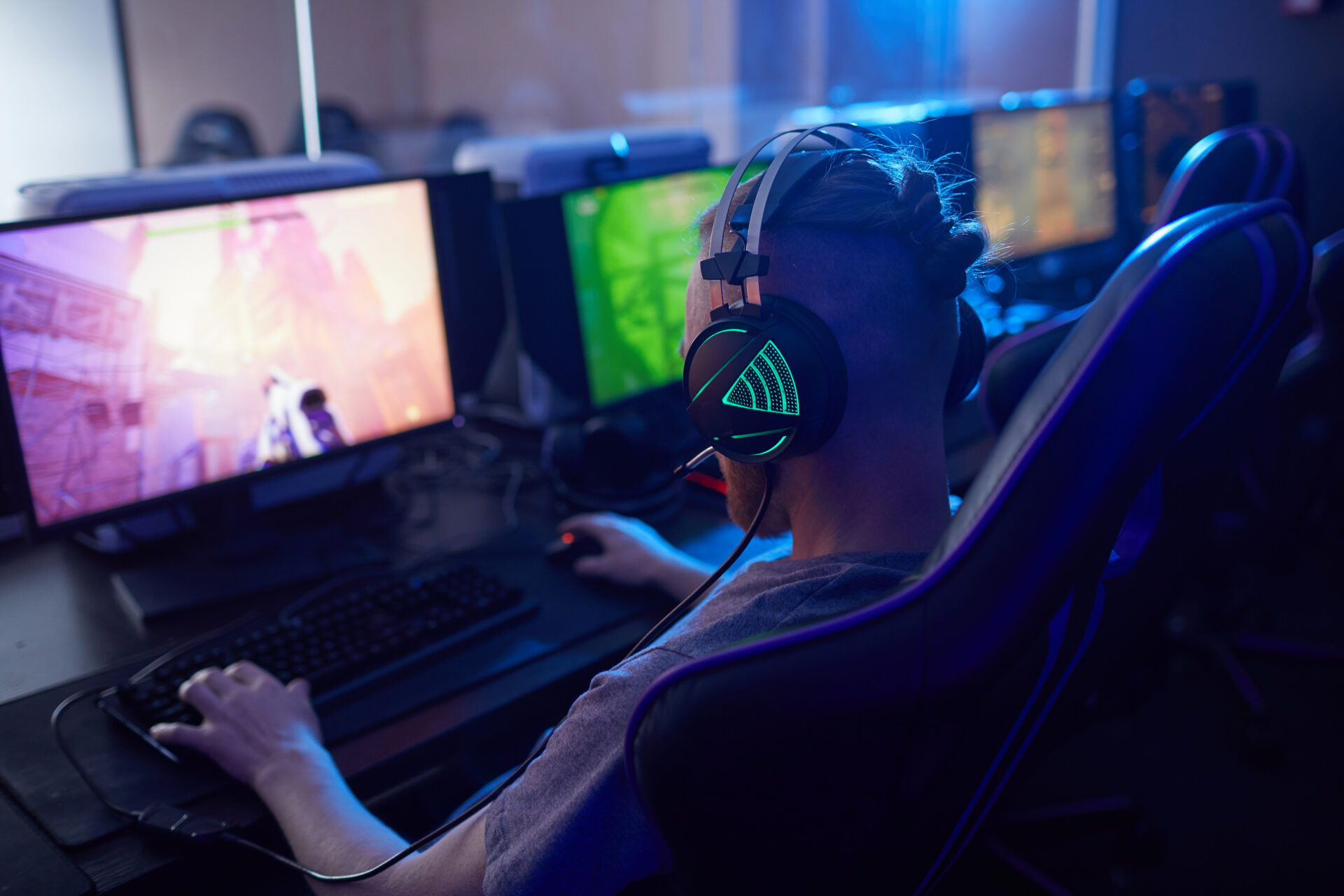 gamer playing computer game 2021 08 27 22 39 08 utc