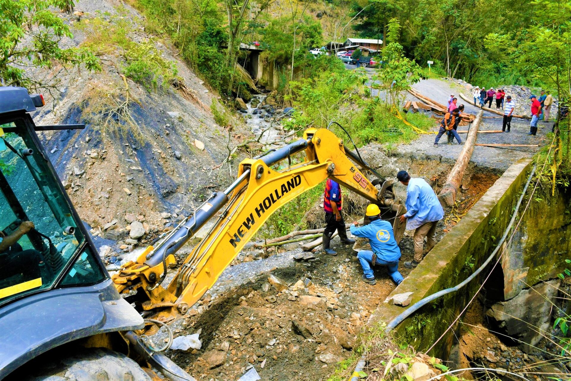 Distribucion de ayudas y atencion de emergencias debido a las fuertes lluvias en Cundinamarca