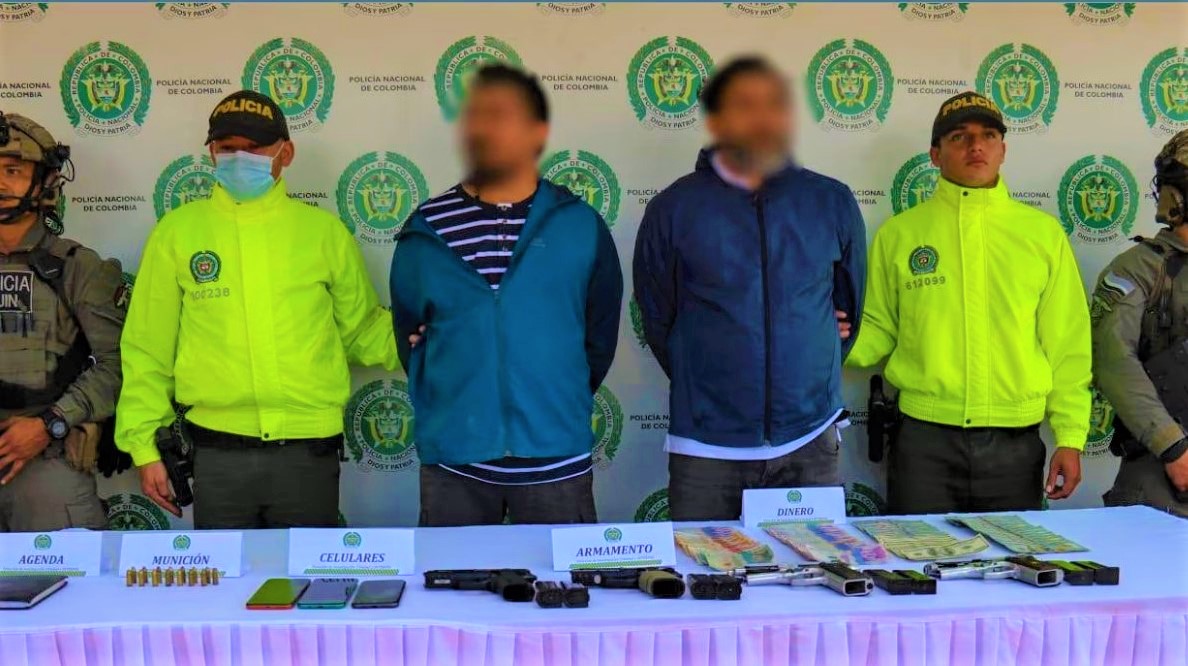 En Tabio capturados dos presuntos integrantes del ELN quienes portaban armas municiones y dinero en pesos y dolares