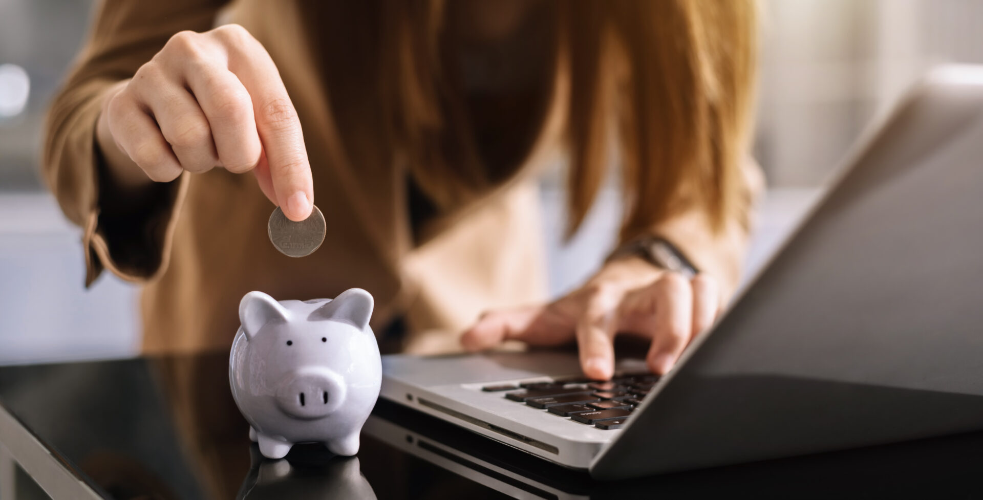 businessmen think of the concept of saving money 2022 11 02 03 08 22 utc