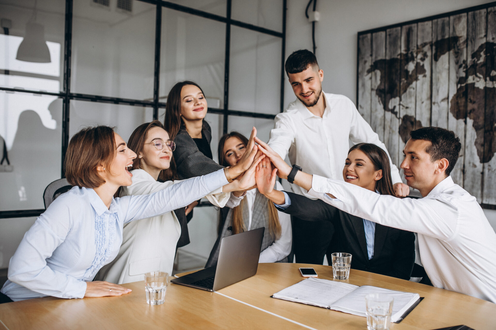 grupo personas trabajando plan negocios oficina 4