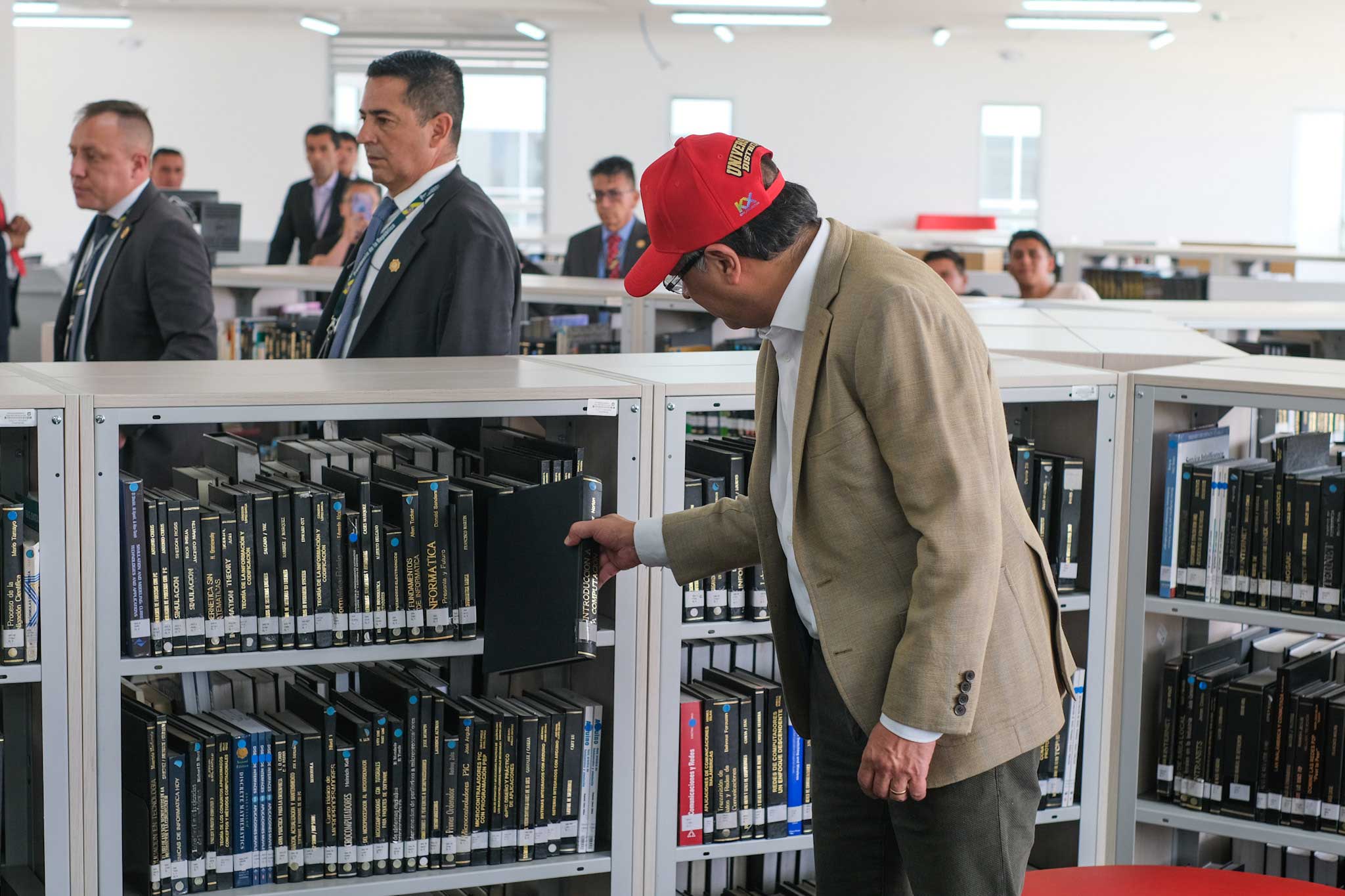230301 07 Entrega ampliacion Universidad Distrital
