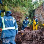 Deslizamiento de tierra en Zipaquira en el sector de Bolivar 83 causa danos en tuberia de agua potable1