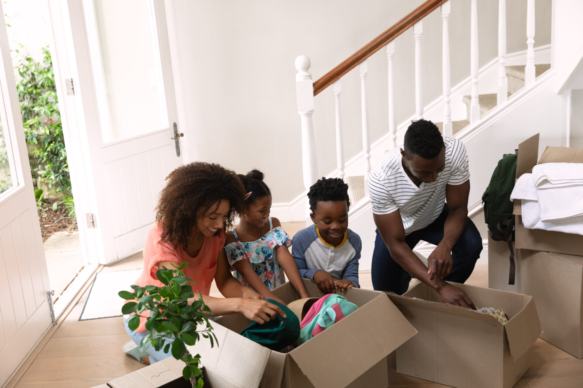 family moving in to a new home 2022 02 02 04 49 34 utc