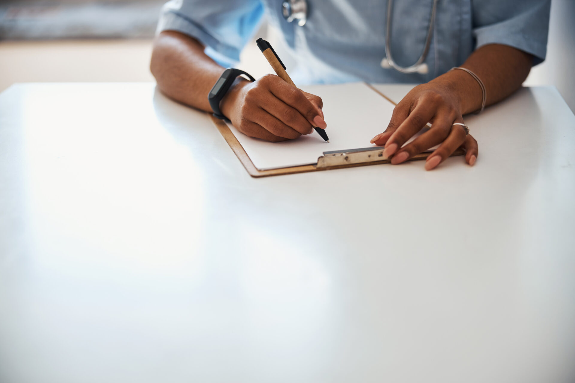 female doctor writing on clipboard in clinic 2021 09 04 14 28 45 utc