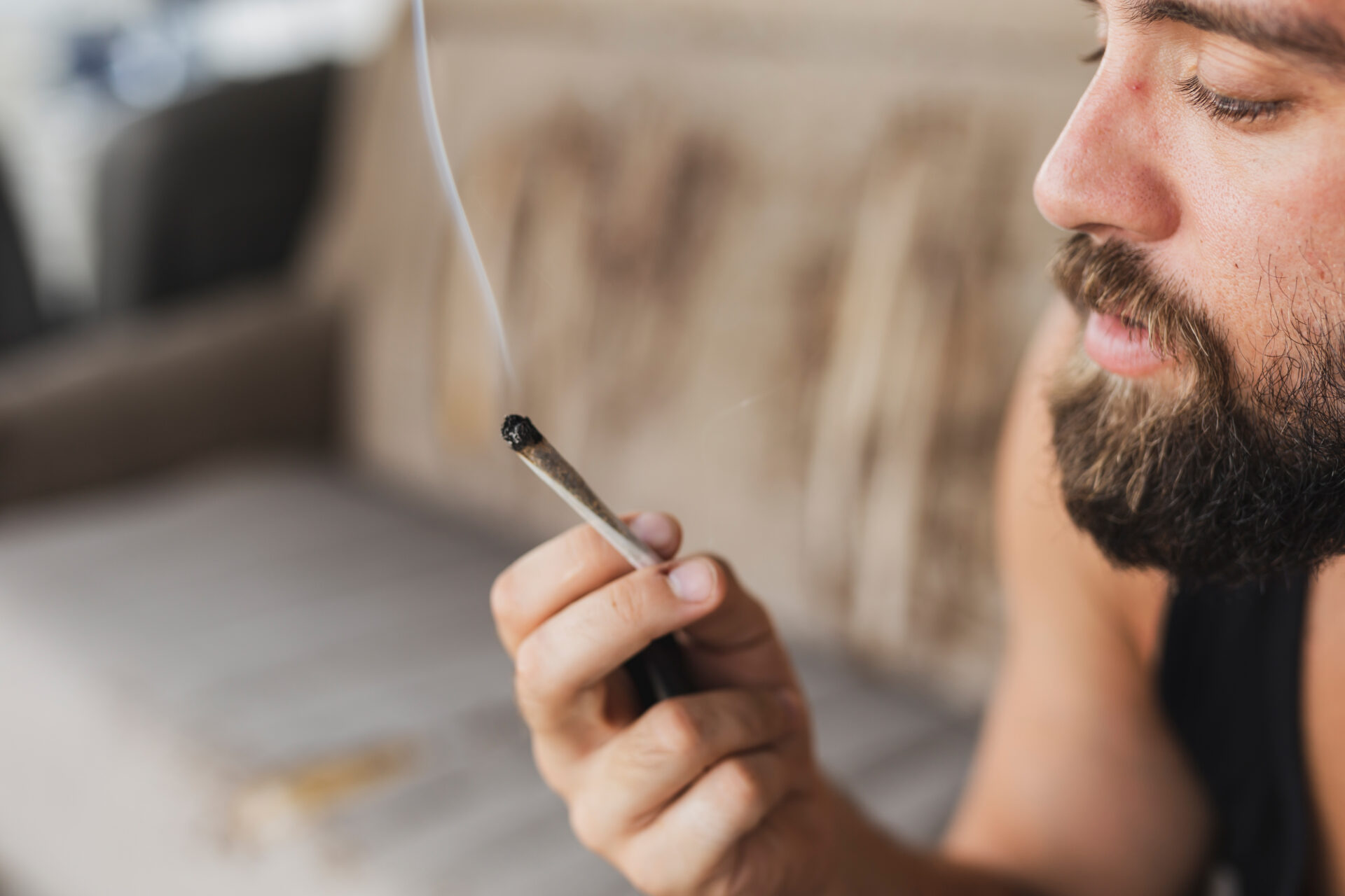 man smoking pot 2021 12 10 21 31 14 utc