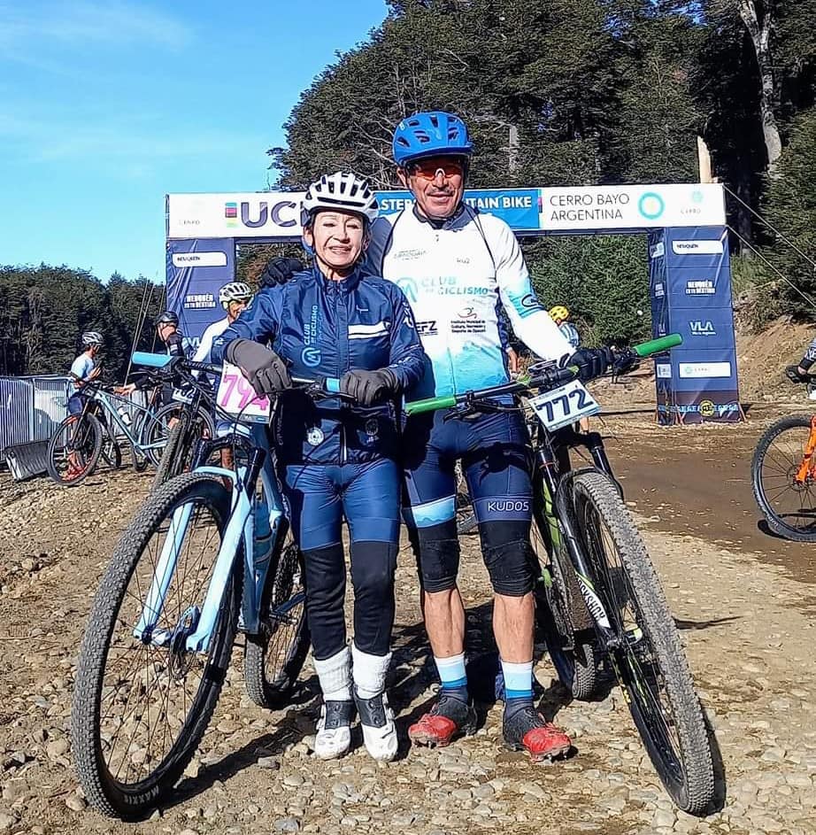 pareja ciclistas