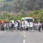 Por falta de agua estudiantes de Zipaquira bloquearon las principales vias del municipio