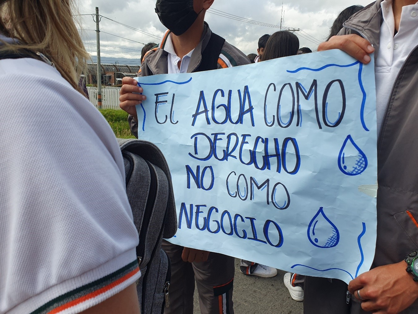 Por falta de agua estudiantes de Zipaquira bloquearon las principales vias del municipio 2